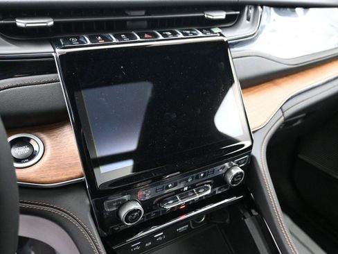 Used 2025 Jeep Grand Cherokee L Summit image 34