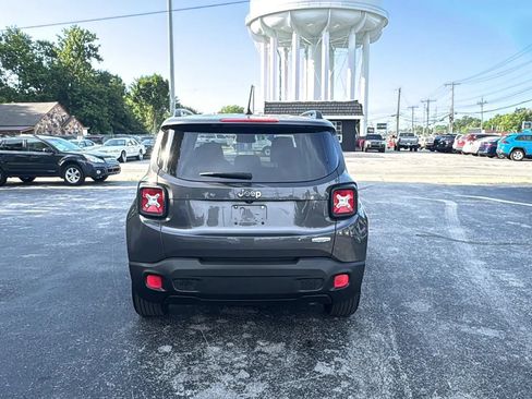 Used 2017 Jeep Renegade Latitude FWD image 6