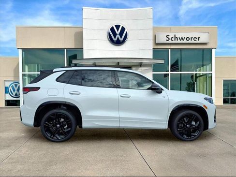 New 2026 Volkswagen Tiguan SE R-Line image 11