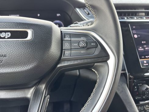 Used 2023 Jeep Grand Cherokee L Laredo image 25