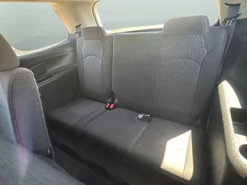 Used 2015 GMC Acadia SLE FWD image 27