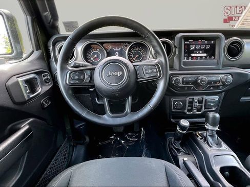 Used 2022 Jeep Gladiator Sport AWD/4WD image 9