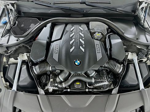 Used 2021 BMW 750i xDrive w/ Executive Package image 33