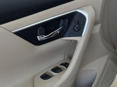 Used 2016 Nissan Altima 2.5 S w/ Power Driver Seat Package FWD image 18
