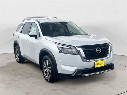 New 2025 Nissan Pathfinder SL image 4