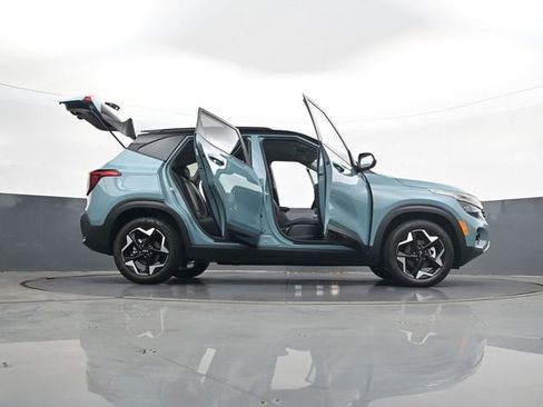 Used 2025 Kia Seltos S FWD image 33