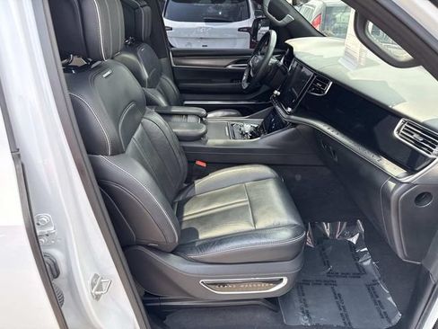 Used 2023 Jeep Grand Wagoneer Series II AWD/4WD image 9