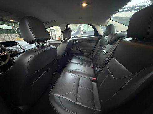 Used 2016 Ford Focus SE w/ Equipment Group 201A FWD image 18