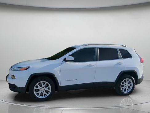 Used 2018 Jeep Cherokee Latitude w/ Safety Group FWD image 15