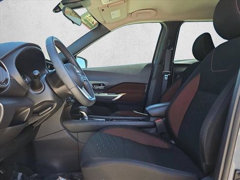 Used 2023 Nissan Kicks SR FWD image 16