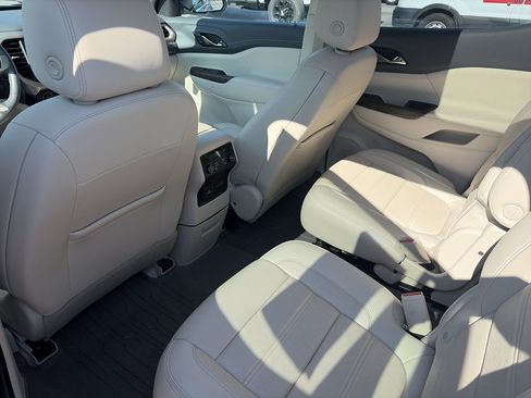 Used 2020 GMC Acadia Denali w/ Technology Package FWD image 28