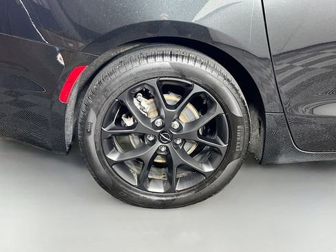 Used 2024 Chrysler Pacifica Limited w/ S Appearance Package FWD image 40