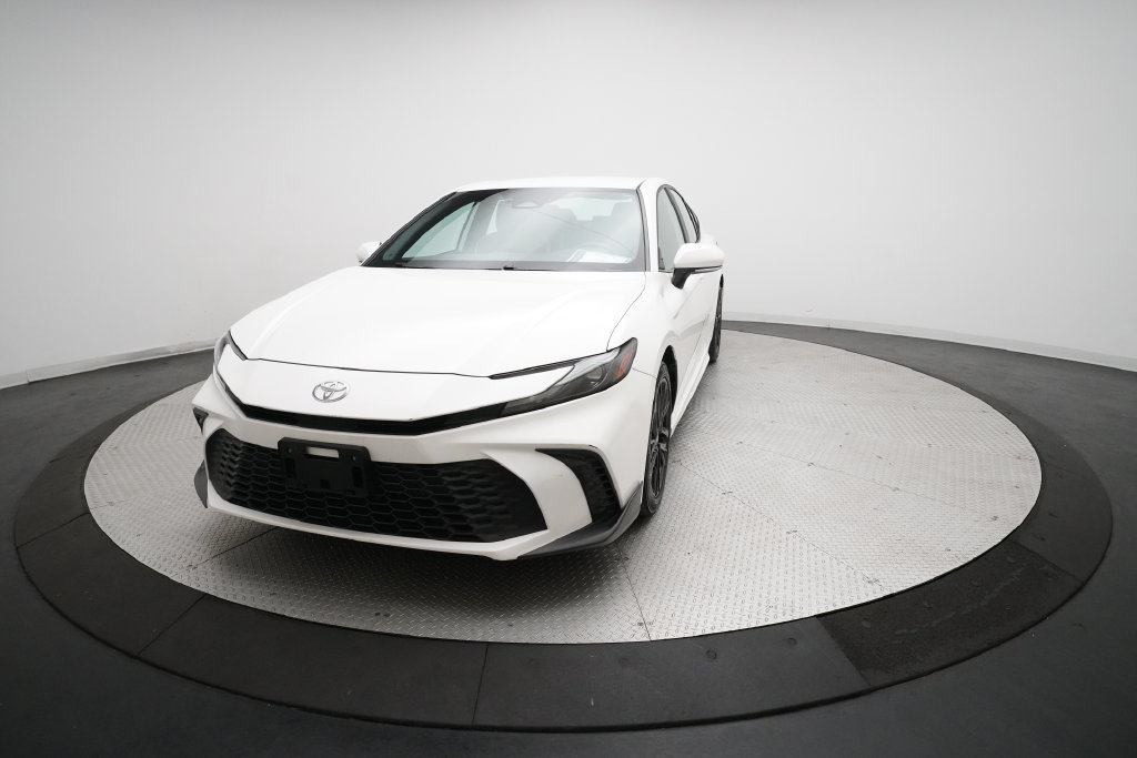 Used 2025 Toyota Camry SE FWD image 12