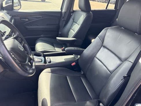 Used 2022 Honda Pilot Touring image 11