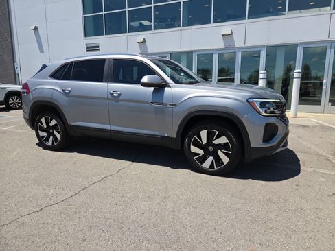 Certified 2026 Volkswagen Atlas Cross Sport SE AWD/4WD image 3