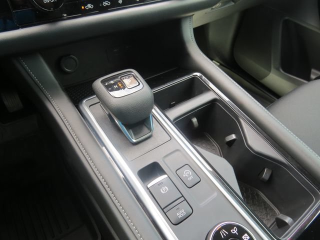 Used 2025 Nissan Pathfinder SV AWD/4WD image 23