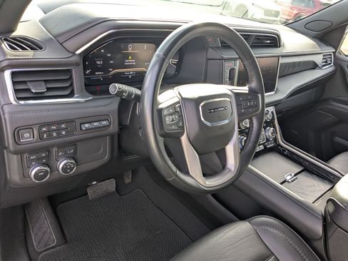 Used 2023 GMC Yukon Denali image 16