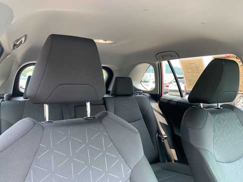 Used 2025 Toyota RAV4 XLE AWD/4WD image 19