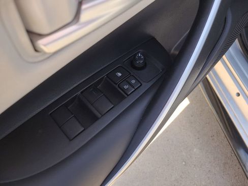 Used 2024 Toyota Corolla SE w/ SE Premium Package FWD image 18