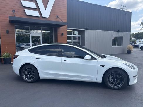 Used 2022 Tesla Model 3 Long Range AWD/4WD image 2