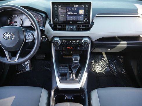 Used 2021 Toyota RAV4 XLE Premium image 20