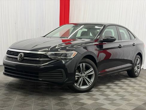 Used 2024 Volkswagen Jetta SE FWD image 4