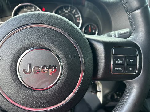 Used 2016 Jeep Wrangler Unlimited Rubicon w/ Dual Top Group AWD/4WD image 26