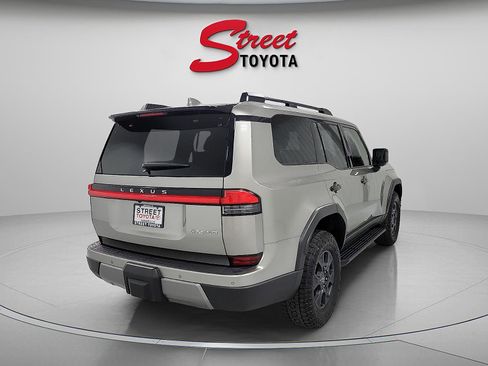 Used 2024 Lexus GX 550 AWD/4WD image 4