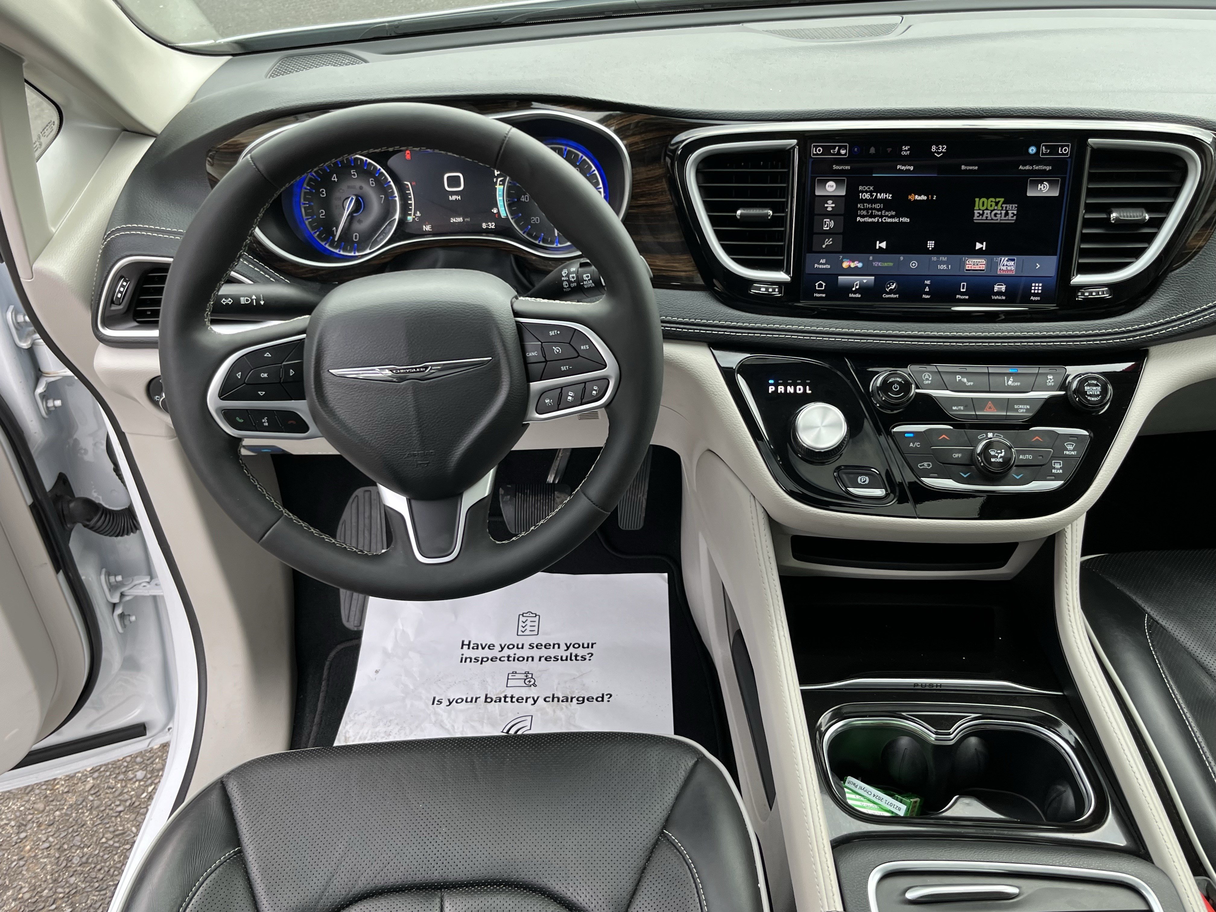Used 2024 Chrysler Pacifica Limited FWD image 12