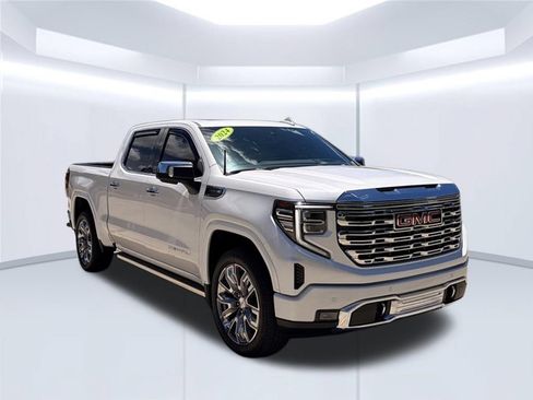 Used 2024 GMC Sierra 1500 Denali w/ Denali Reserve Package AWD/4WD image 3