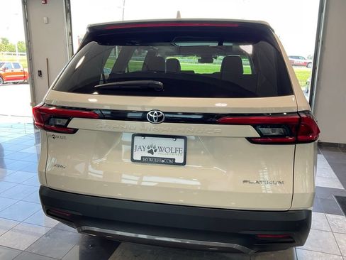 Certified 2024 Toyota Grand Highlander AWD image 5