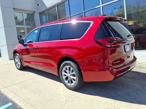 New 2026 Chrysler Pacifica Select AWD/4WD image 5