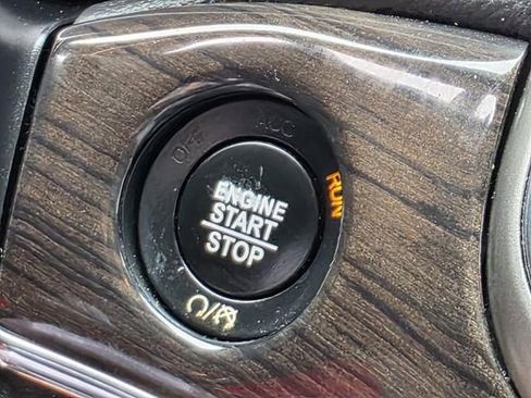 Used 2018 Jeep Grand Cherokee Overland image 23