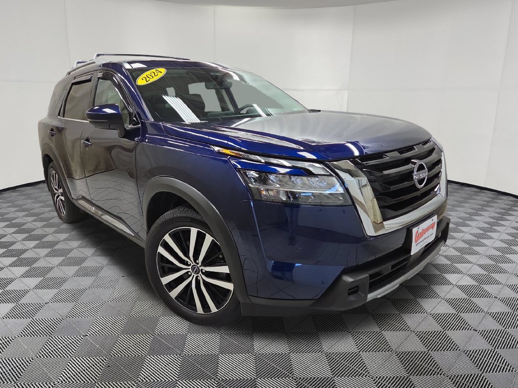 Used 2024 Nissan Pathfinder Platinum AWD/4WD image 3