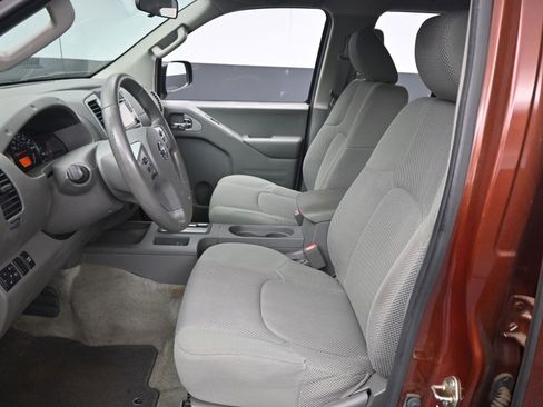 Used 2016 Nissan Frontier SV image 9