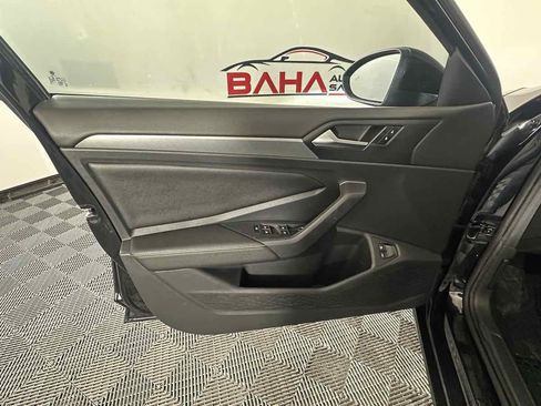 Used 2022 Volkswagen Jetta SE w/ Panoramic Sunroof Package image 15