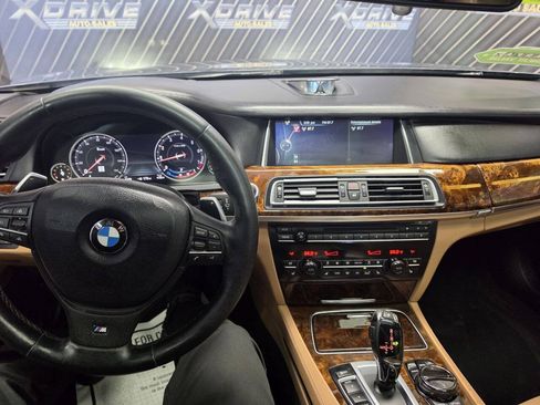 Used 2014 BMW 750i xDrive AWD/4WD image 19