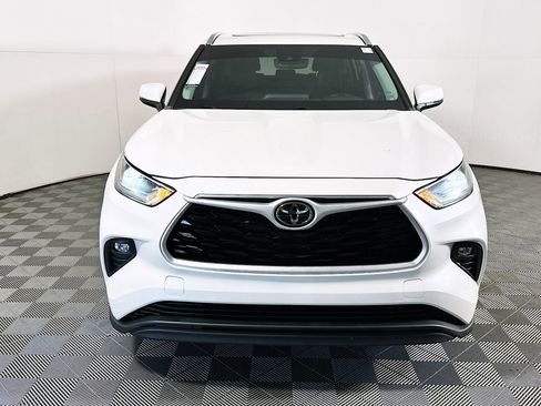 Used 2021 Toyota Highlander XLE image 8