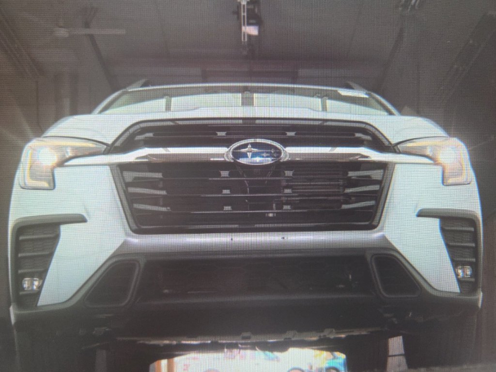 Used 2023 Subaru Ascent Limited w/ Technology Package AWD/4WD image 8