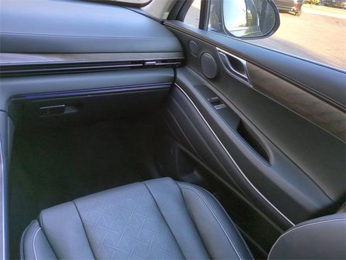 Certified 2025 Genesis GV80 2.5T Prestige image 15