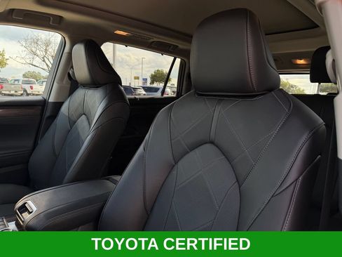 Certified 2026 Toyota Highlander Platinum AWD/4WD image 11