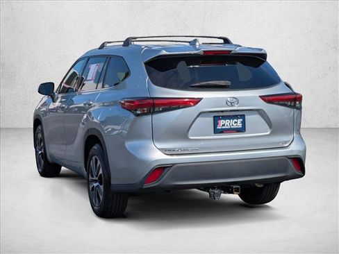 Used 2021 Toyota Highlander XLE FWD image 7