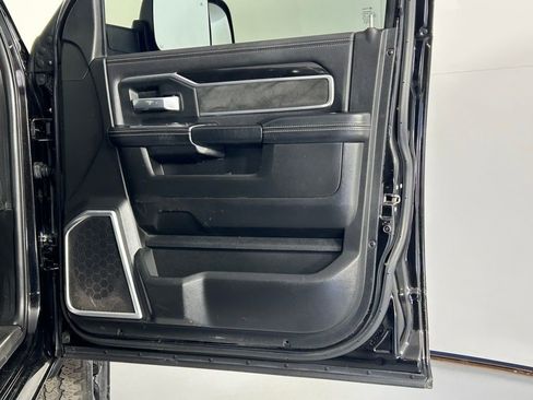 Used 2019 RAM 2500 Laramie w/ Night Edition AWD/4WD image 10