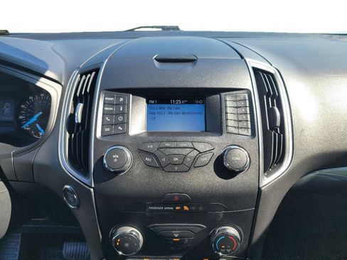 Used 2019 Ford Edge SE FWD image 18
