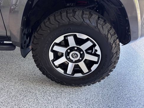 Used 2020 Toyota 4Runner TRD Off-Road Premium w/ Moonroof Package AWD/4WD image 13