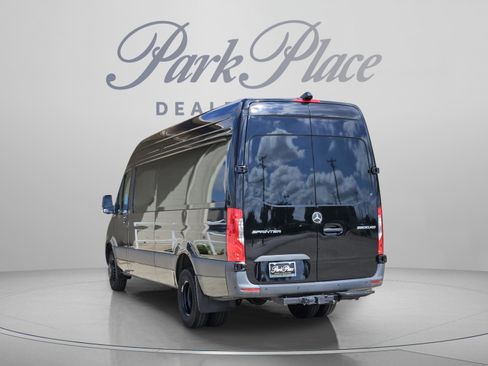 Used 2024 Mercedes-Benz Sprinter 3500 image 3