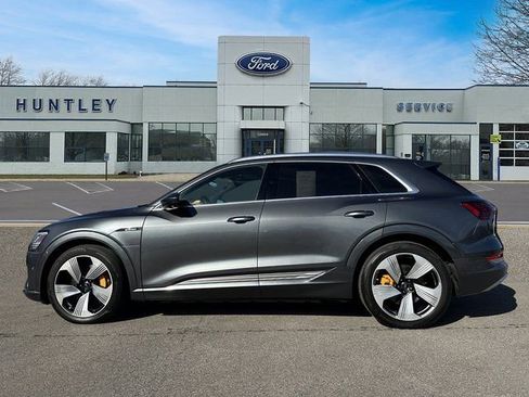 Used 2019 Audi e-tron Prestige w/ Prestige Package image 7