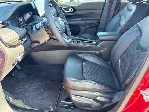 New 2026 Jeep Compass Latitude image 9