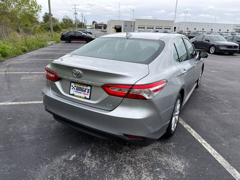 Used 2019 Toyota Camry LE FWD image 7