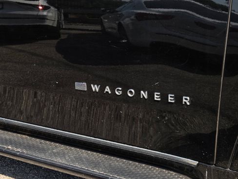 Used 2024 Jeep Wagoneer L Series II w/ Flexible Seating Group AWD/4WD image 13